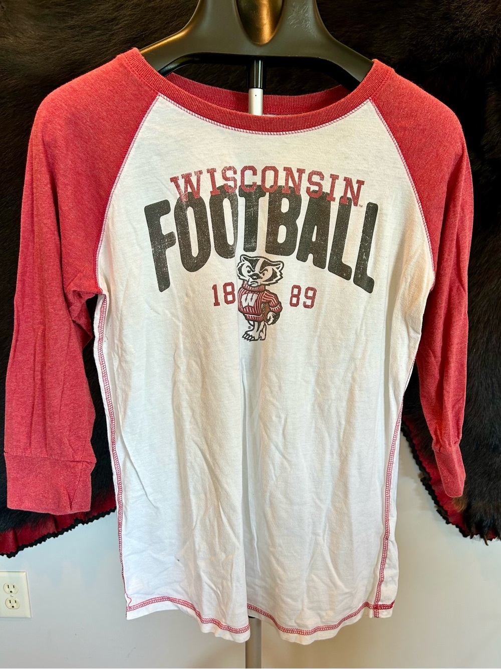 **Sale**Women’s Wisconsin Badgers Football Raglan Shirt - Red & White Sz XL